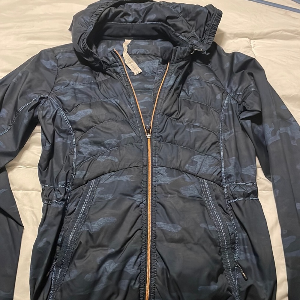Lululemon blue camouflage lightweight down jacket